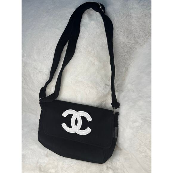 Chanel soft 
Pouch – Black with White CC Logo (GWP) - Picture 1 of 4